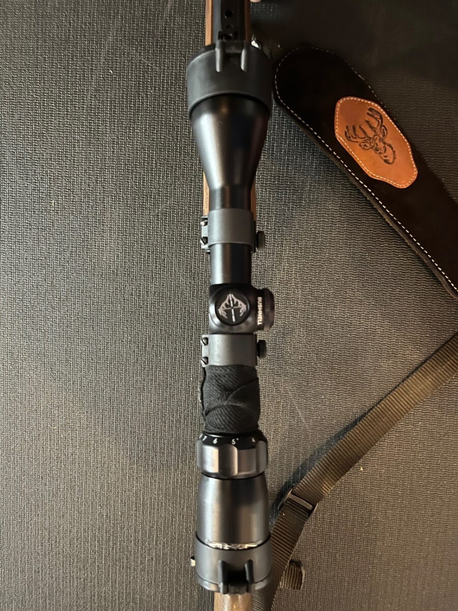 Fusil poudre noir Rossi S50 avec scope et coffre de transport
