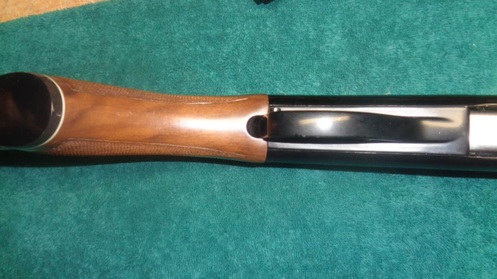 ITHACA (SKB) XL 900 12 GA. 2¾ ” (Semi-auto)