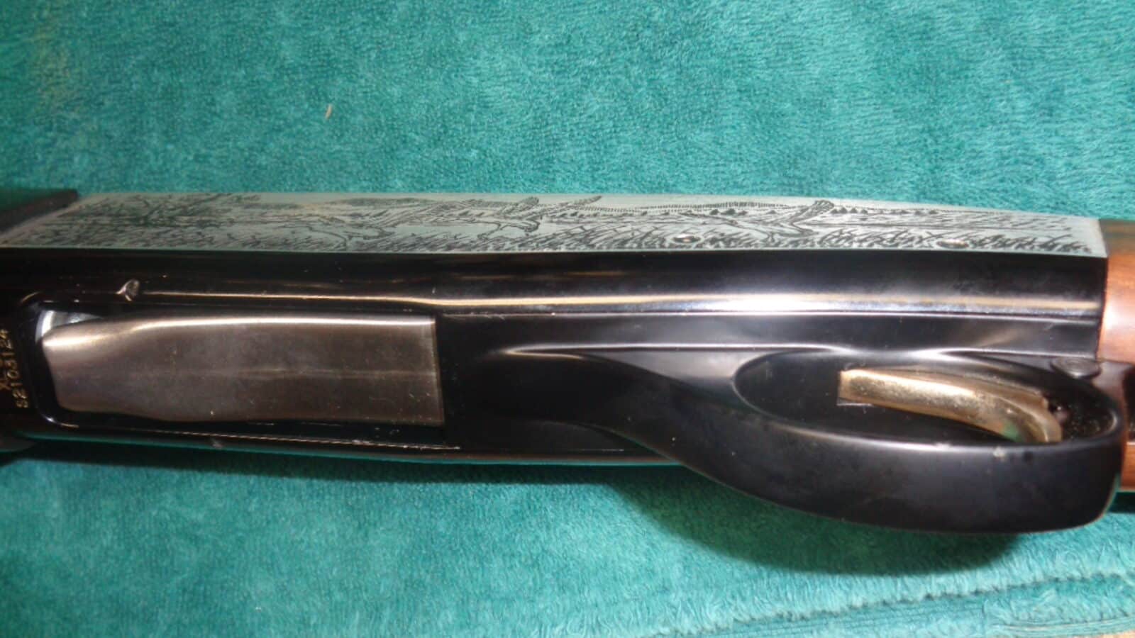 ITHACA (SKB) XL 900 12 GA. 2¾ ” (Semi-auto)