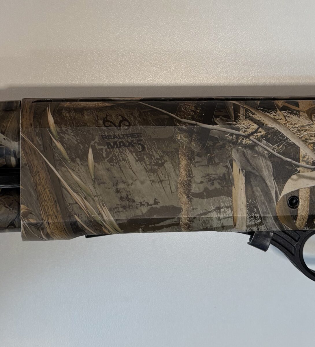 Fusil Charles Daly modèle 301 , pompe 12 GA 3″ camo, (comme neuf)