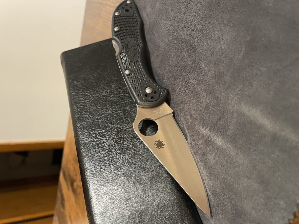 Spyderco Delica 4, FRN, VG 10, couteau de poche