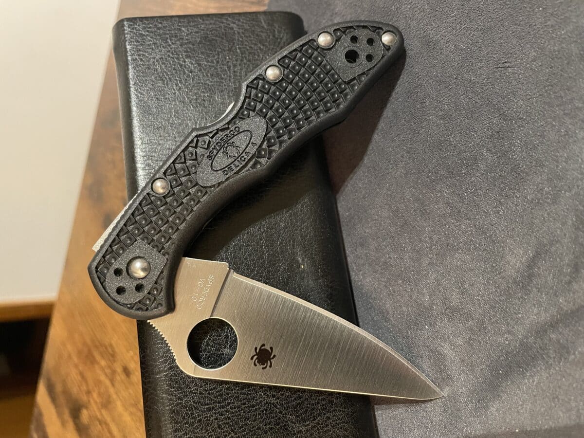 Spyderco Delica 4, FRN, VG 10, couteau de poche