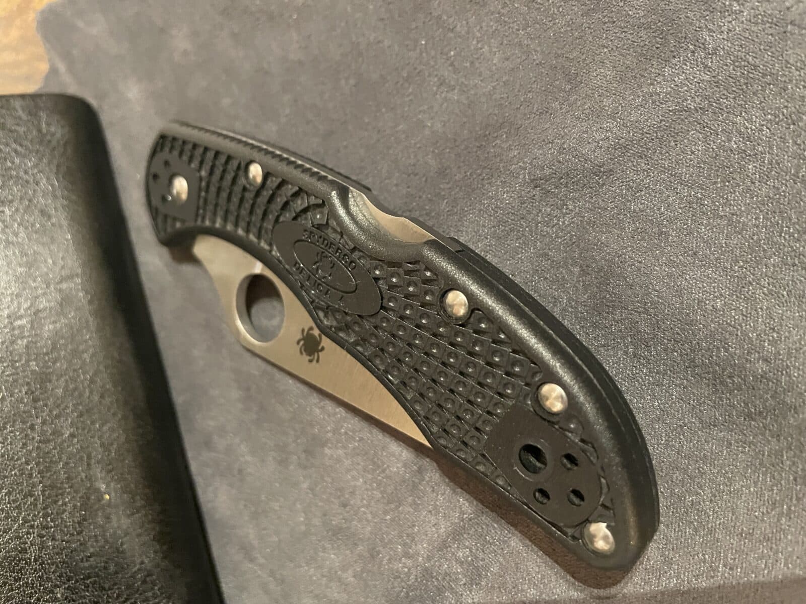 Spyderco Delica 4, FRN, VG 10, couteau de poche