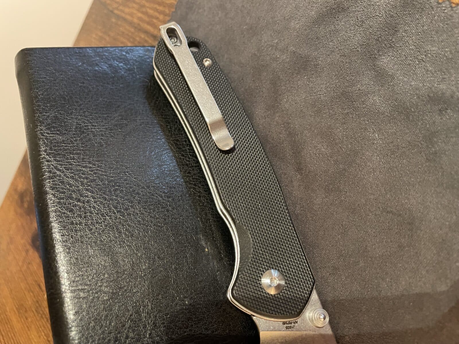 couteau de poche CJRB Pyrite, G10, button lock.