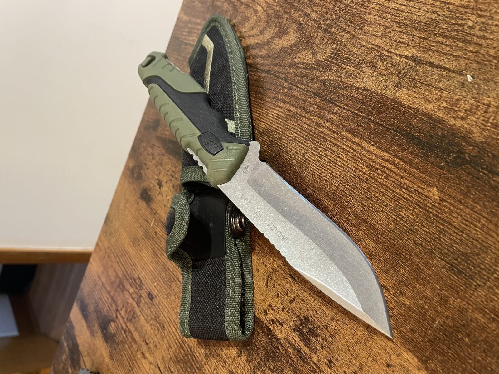 Couteau de chasse Buck pursuit large, comme neuf!