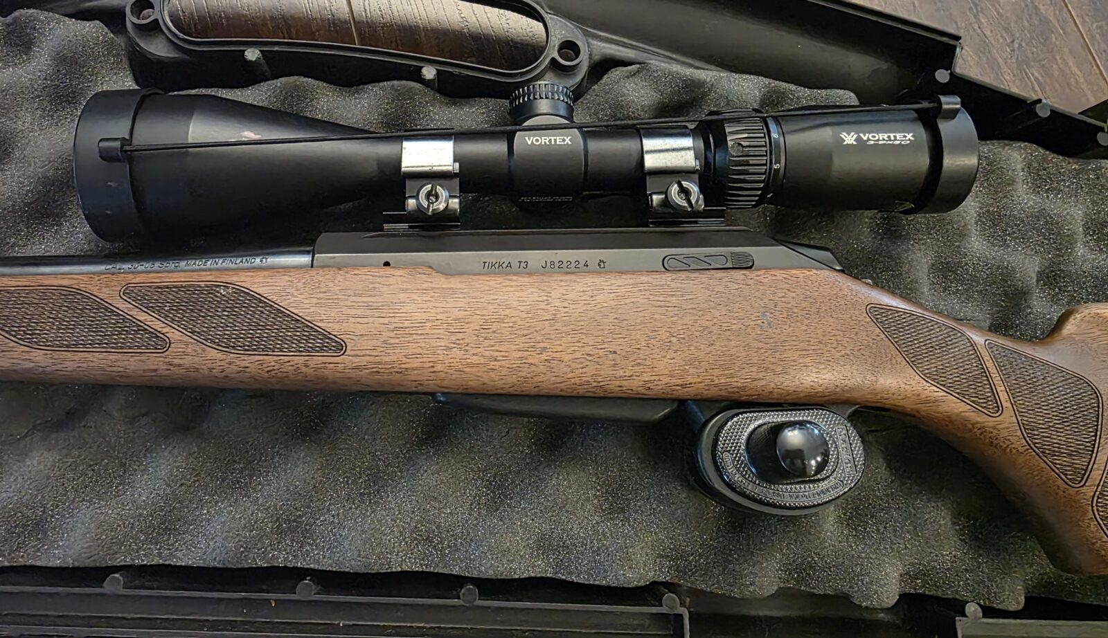 Tikka T3 Lite 30-06, Scope Vortex 3-9×50 et Coffre. Ajusté!!
