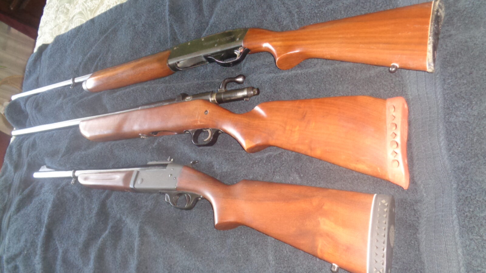 Lot 3 Fusils .12Ga. 1- REM S/Auto,1 H&R Bolt & 1- S/Shot (CIBC)