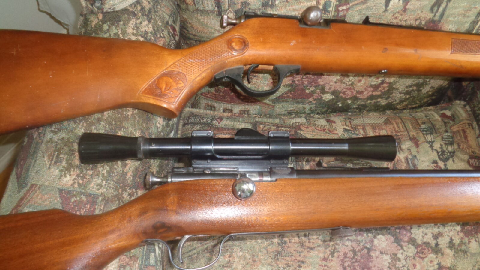 2 CARABINES COOEY .22 – : 1e- mod. 600 Rabbit & 2e- mod 60+scope