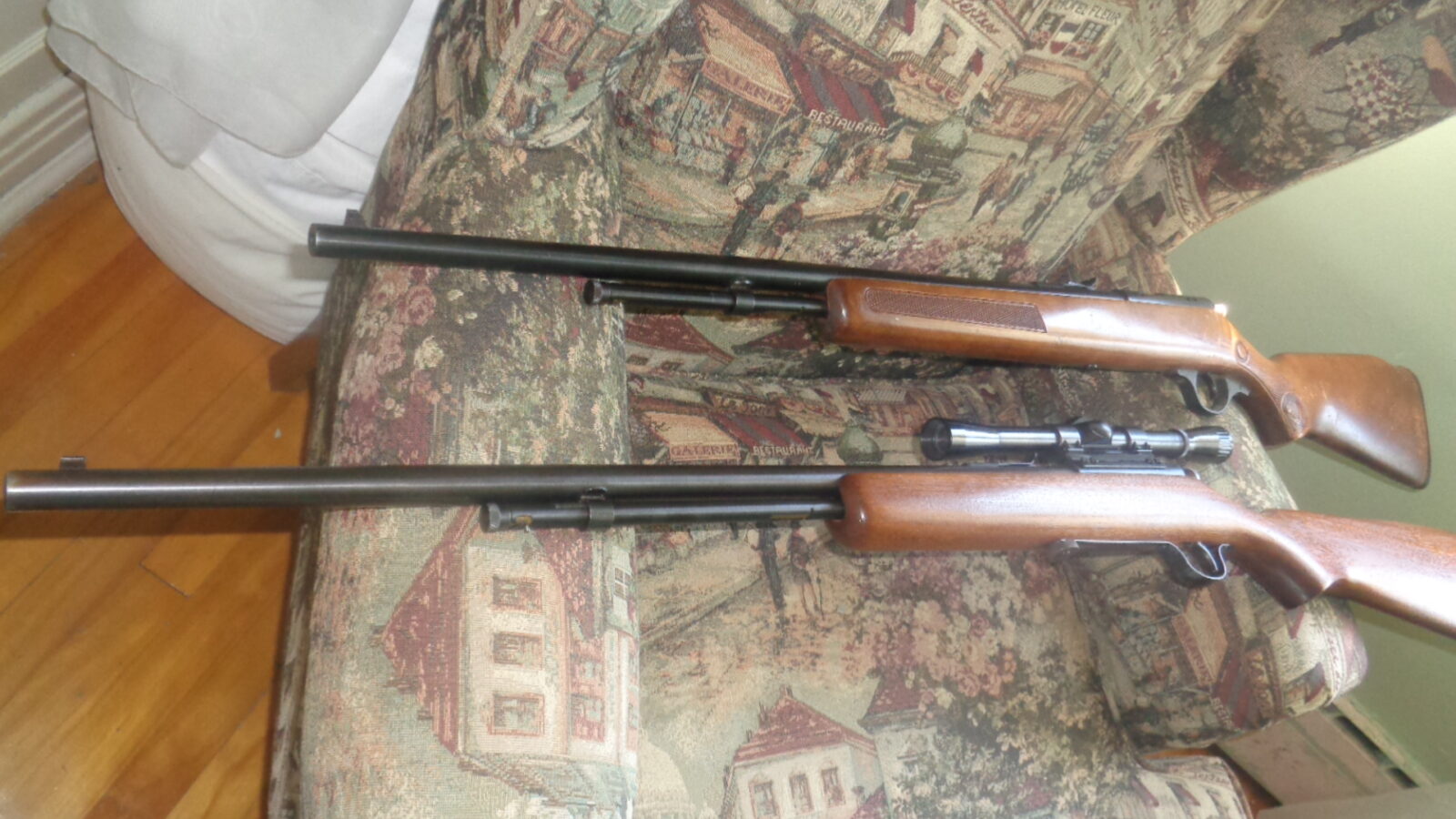 2 CARABINES COOEY .22 – : 1e- mod. 600 Rabbit & 2e- mod 60+scope