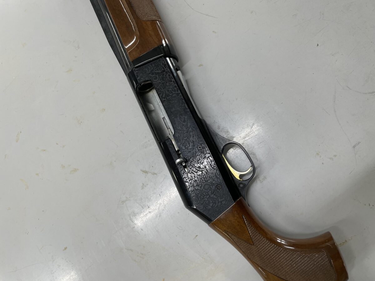 Fusil calibre 12 semi-automatique