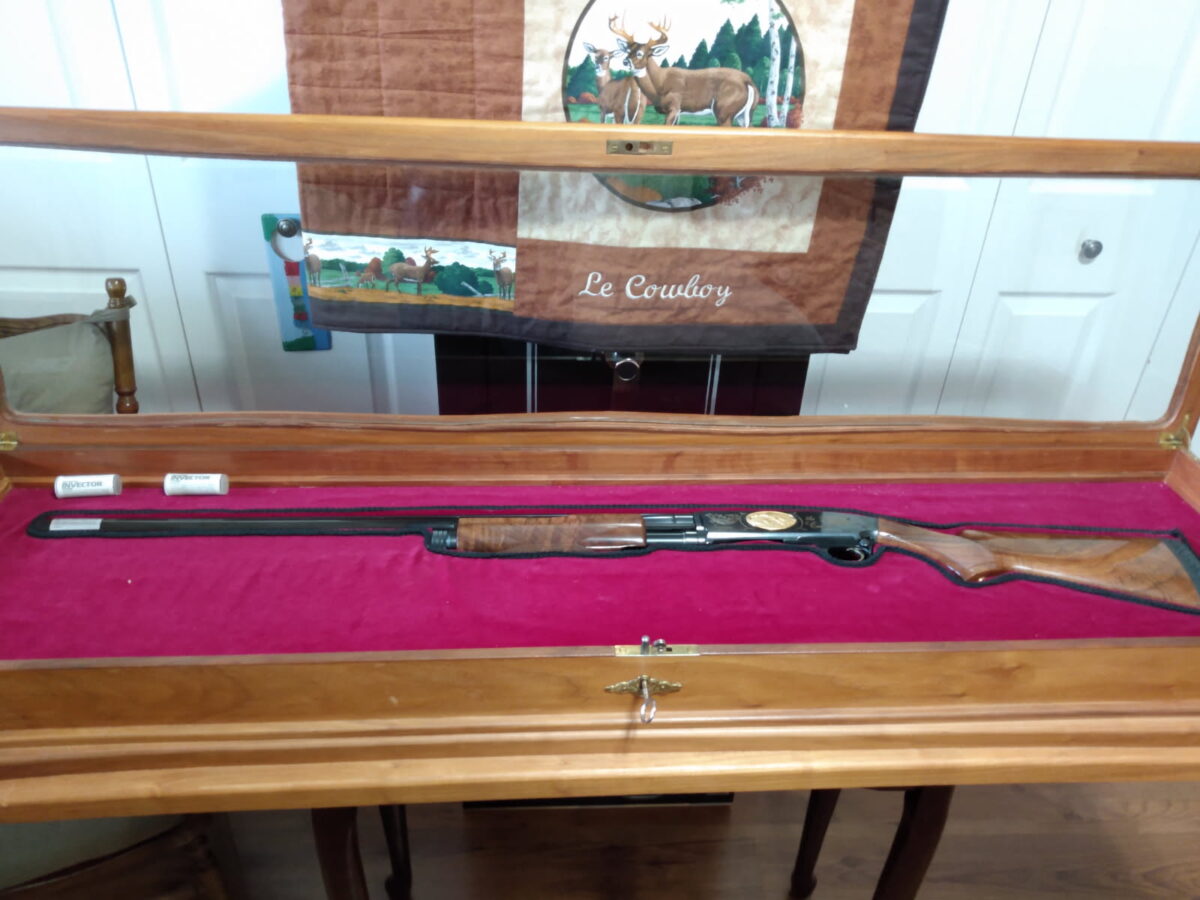 ***225$***COFFRE PRESENTOIRE EN CHENE MASSIF AVEC VITRE***