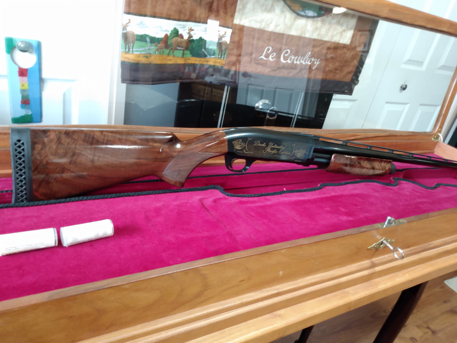 ***225$***COFFRE PRESENTOIRE EN CHENE MASSIF AVEC VITRE***