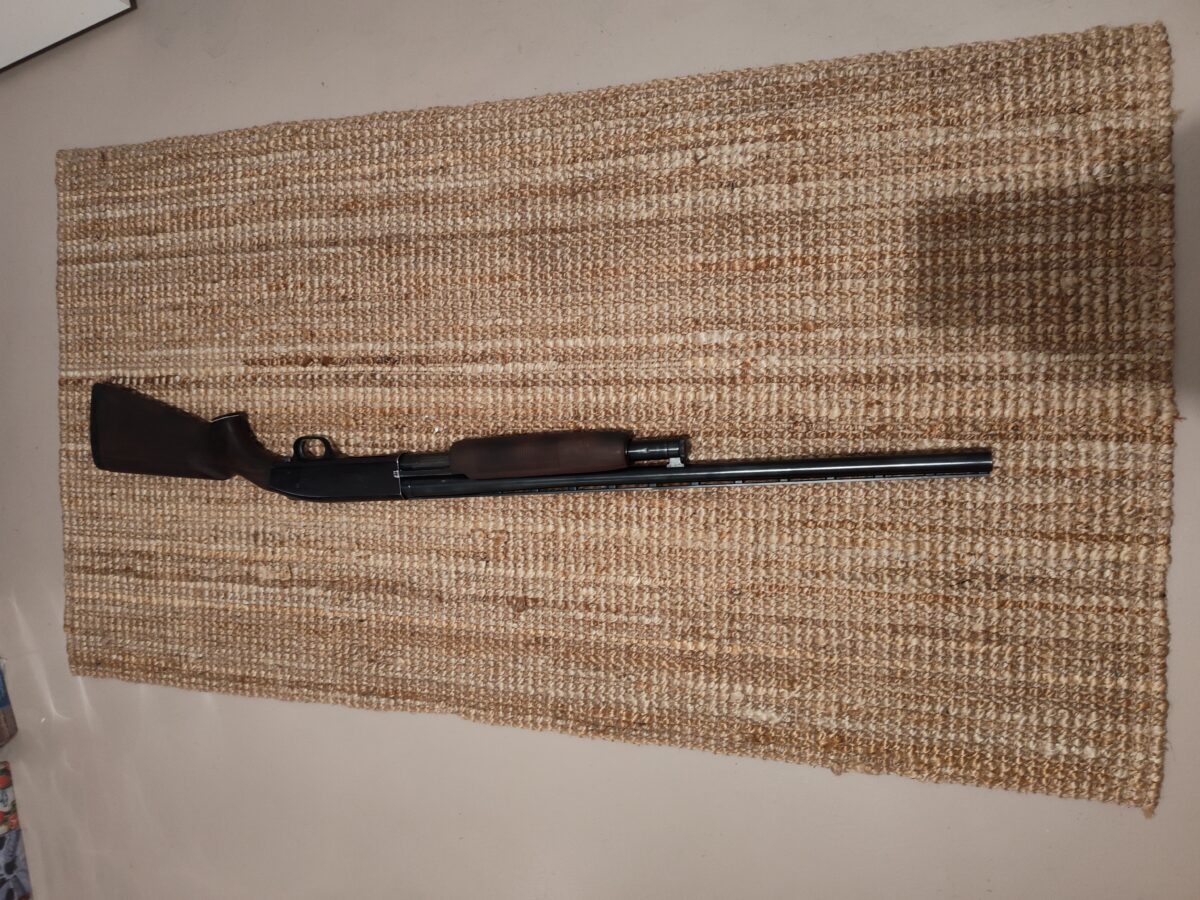 Fusil Lakefield Cal 12 à pompe, Moss Berg, made in Canada,