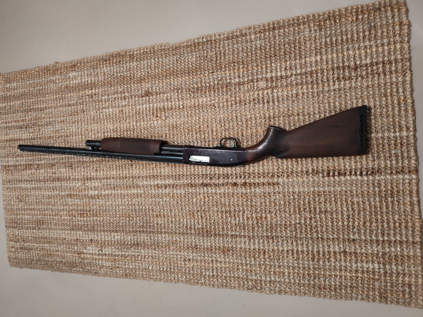 Fusil Lakefield Cal 12 à pompe, Moss Berg, made in Canada,