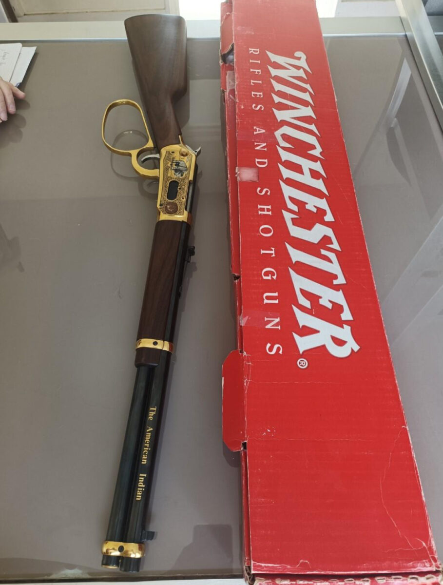 Magnifique Winchester THE AMERICAN INDIAN TRIBUTE