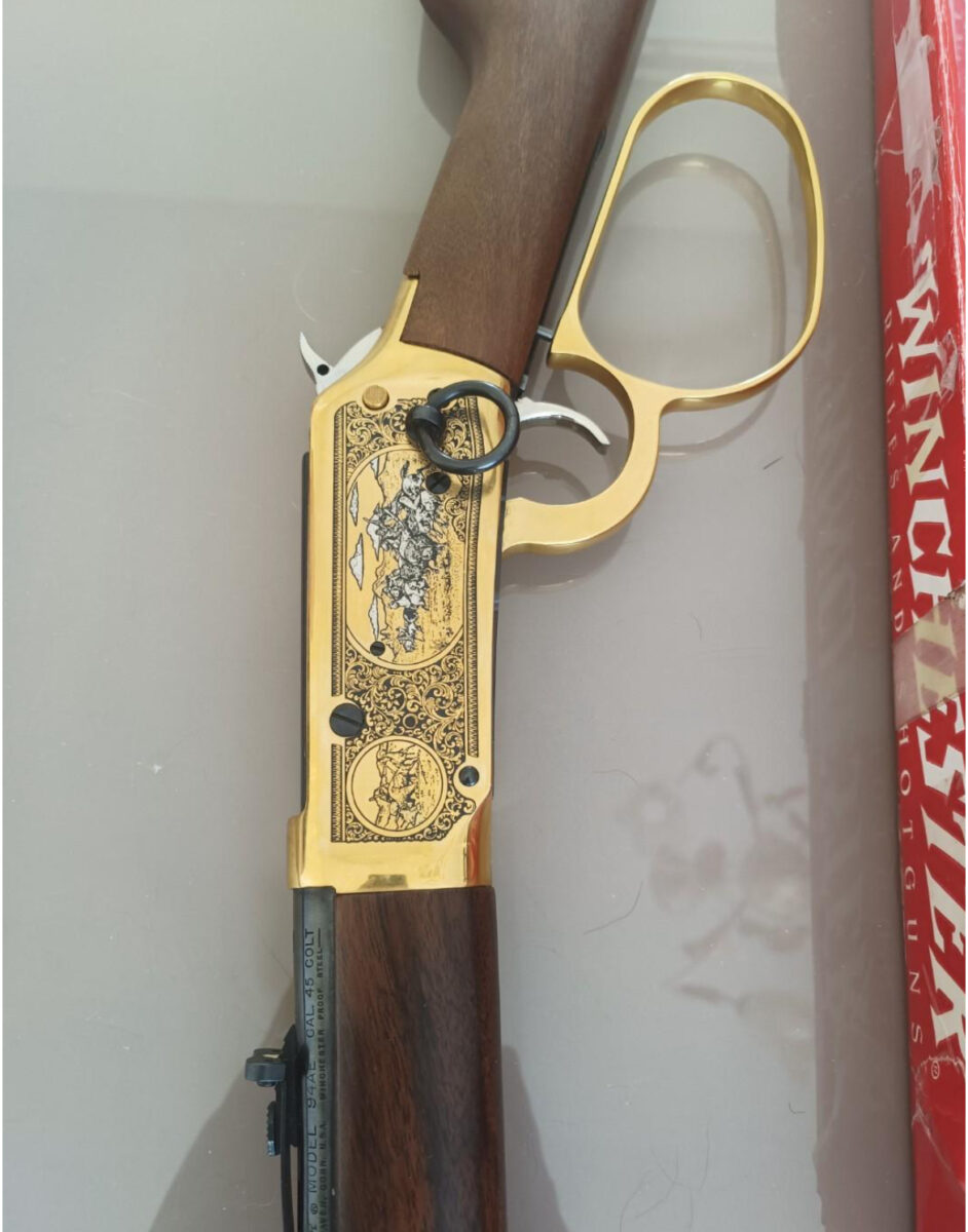 Magnifique Winchester THE AMERICAN INDIAN TRIBUTE