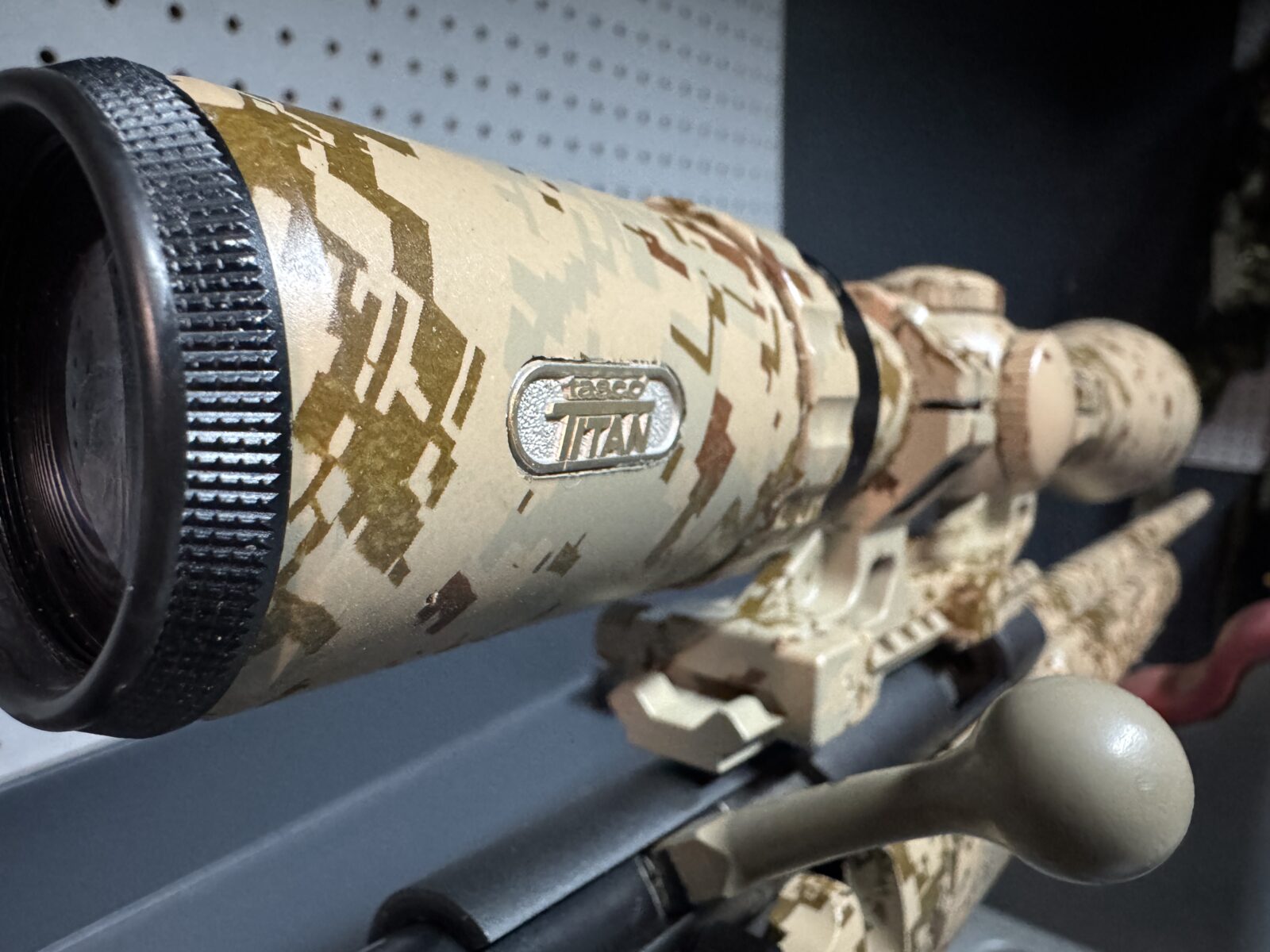 Savage 93R17 Bolt-Action 17 hmr Hydro-dip avec télescope