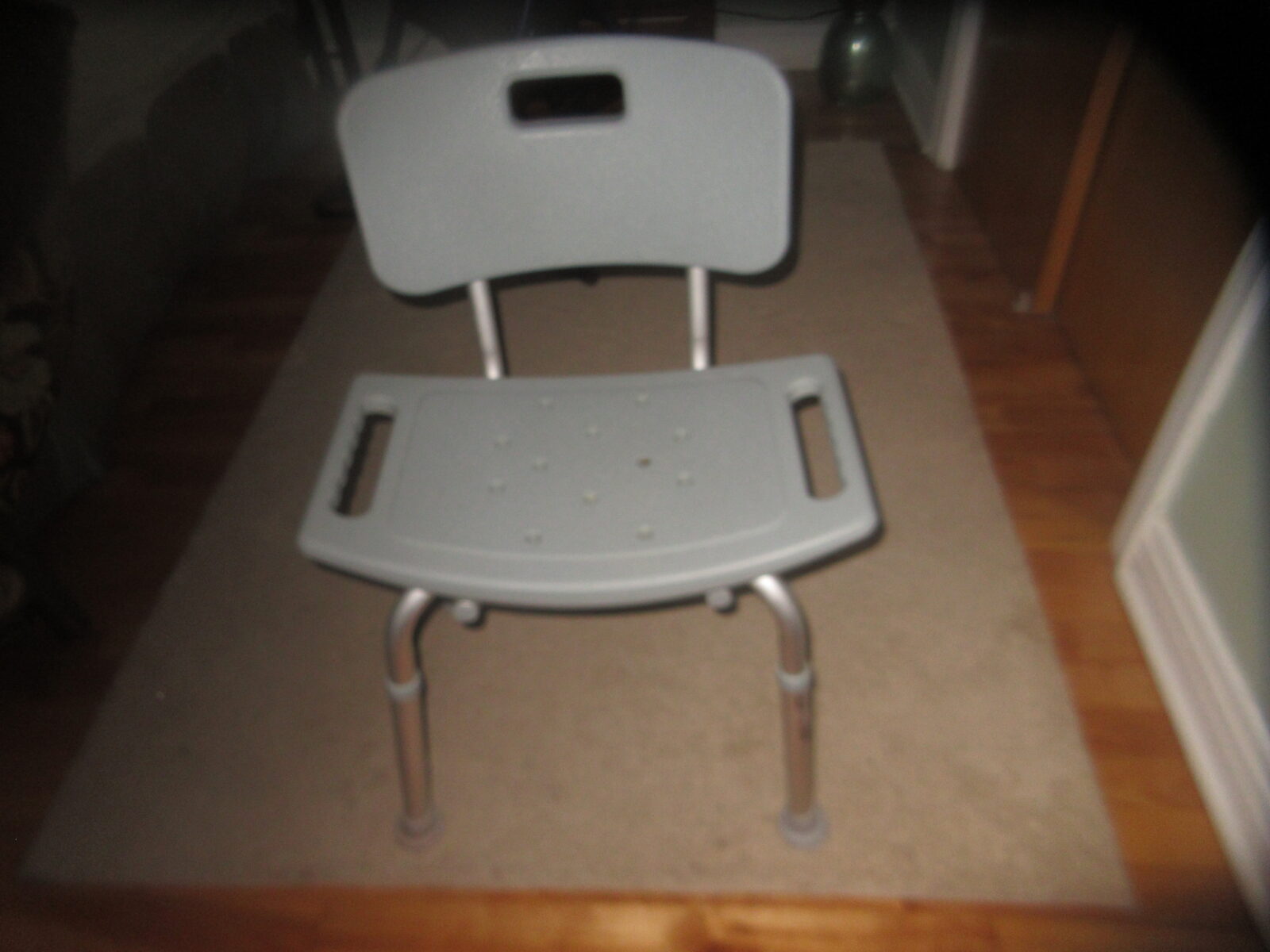 Déambulateur, chaise baignoire et canne