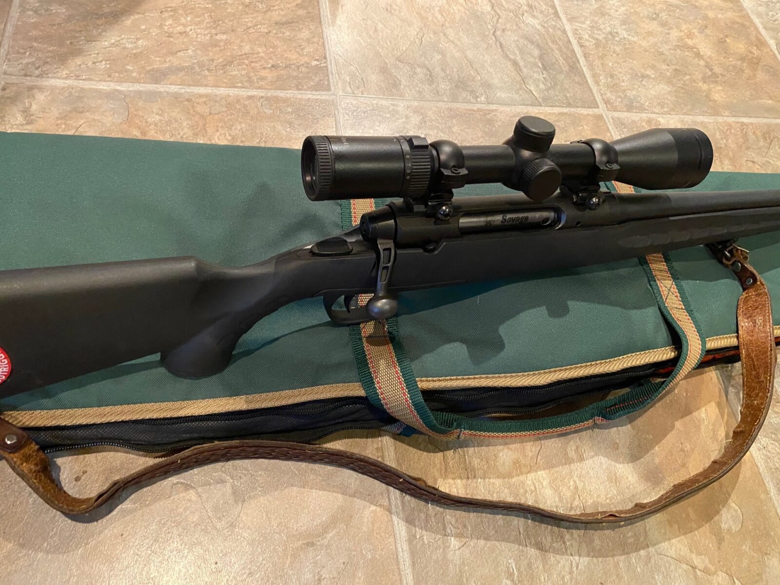 Carabine .308 Savage Axis avec télescope Weaver