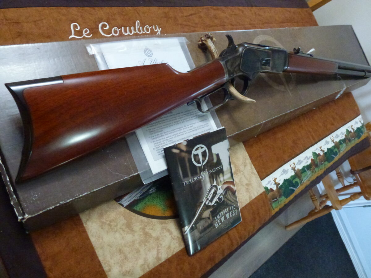 ***1650$**RARE**NEUF**UNFIRED**UBERTI 1873 cal.32-20 COLOR CASE***