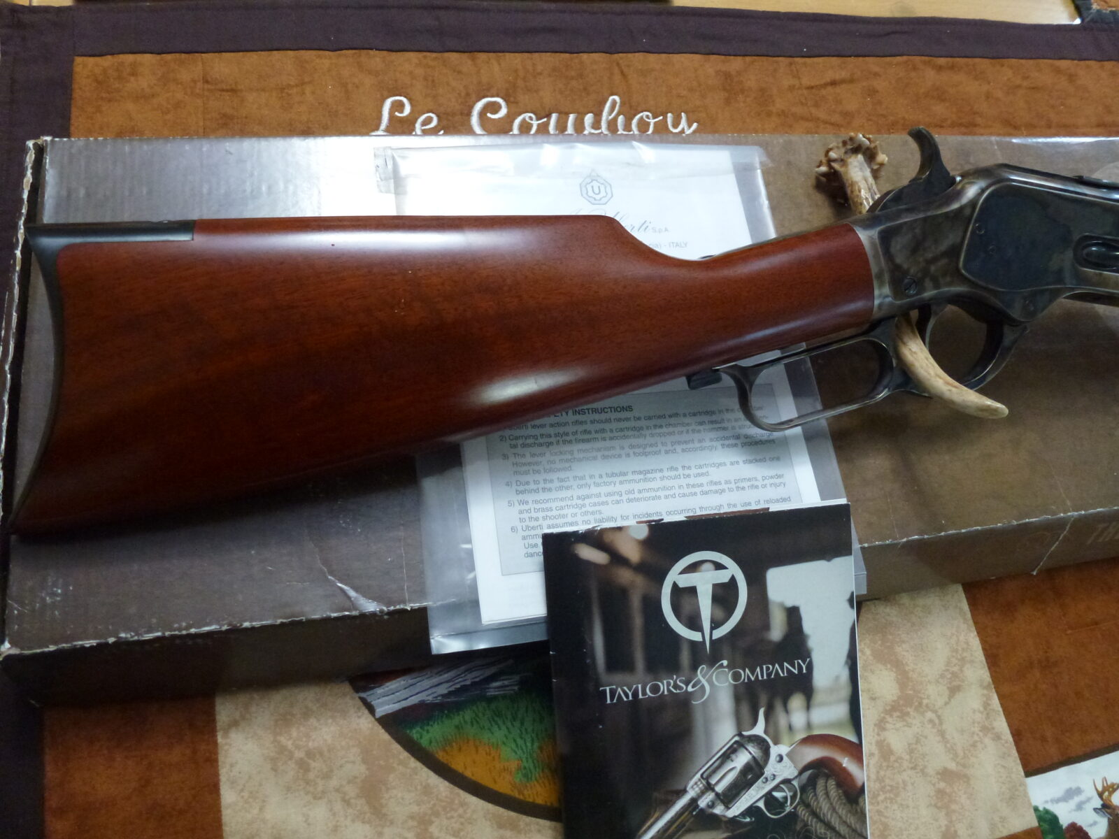 ***1650$**RARE**NEUF**UNFIRED**UBERTI 1873 cal.32-20 COLOR CASE***