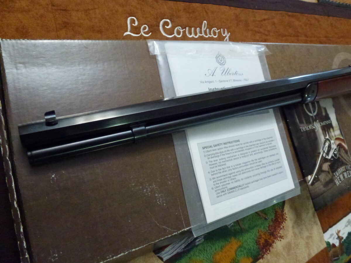 ***1650$**RARE**NEUF**UNFIRED**UBERTI 1873 cal.32-20 COLOR CASE***