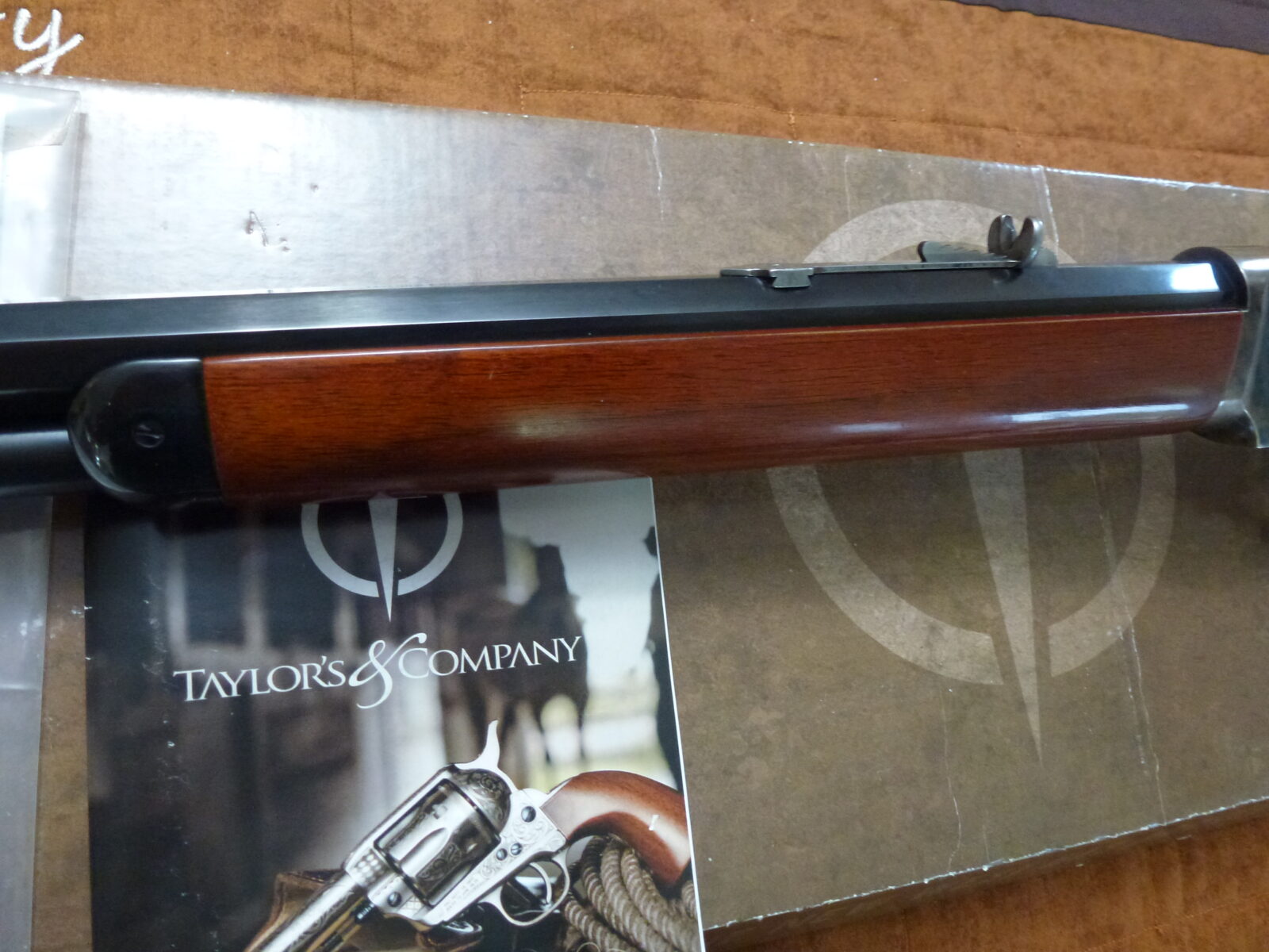 ***1650$**RARE**NEUF**UNFIRED**UBERTI 1873 cal.32-20 COLOR CASE***