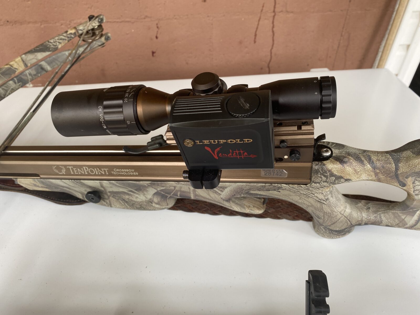 Arbalète TenPoint Stealth X-2 équipée de télescope et télémètre