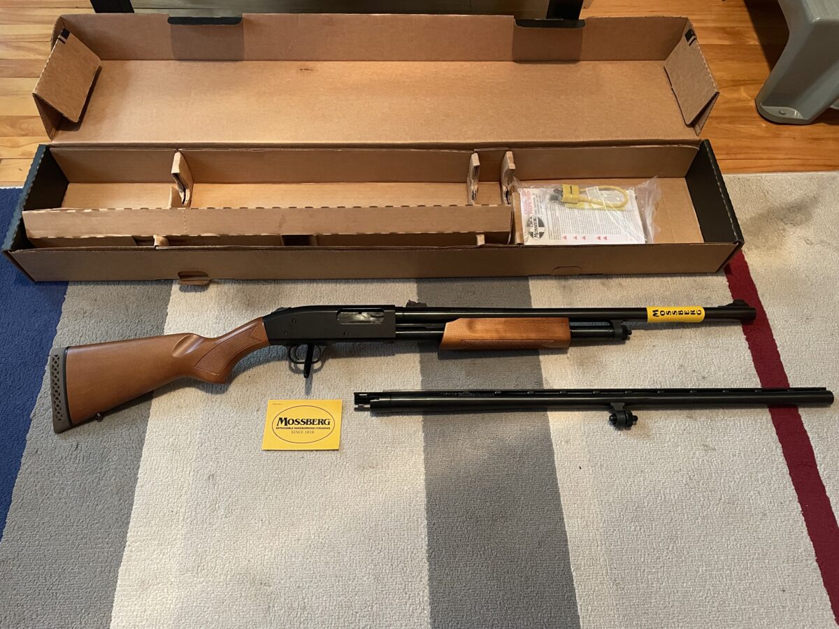 Mossberg 500 Field/Deer combo,12 gage, jamais tiré, à l’état neuf