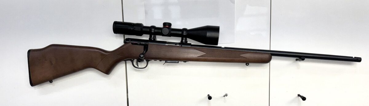 Savage mod 93 , 22 mag , avec scope Simmond ( comme neuf )