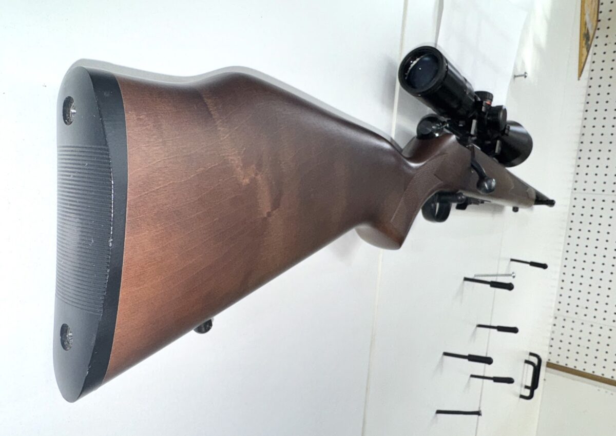 Savage mod 93 , 22 mag , avec scope Simmond ( comme neuf )