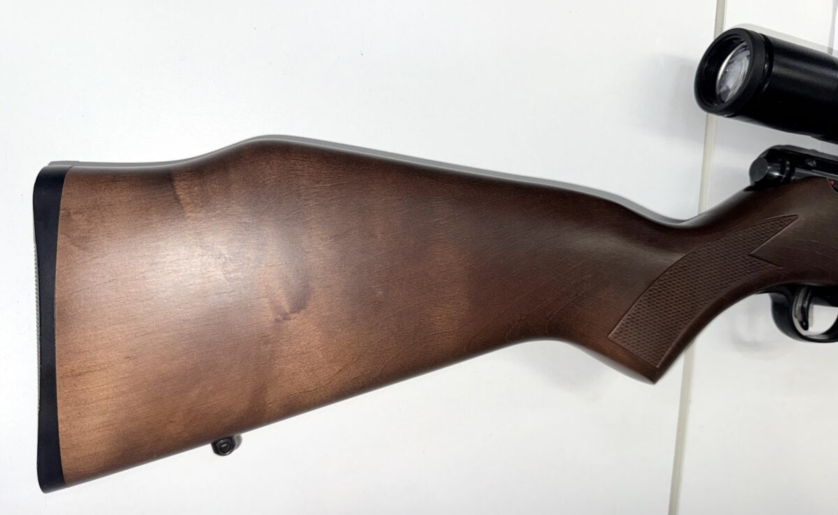 Savage mod 93 , 22 mag , avec scope Simmond ( comme neuf )