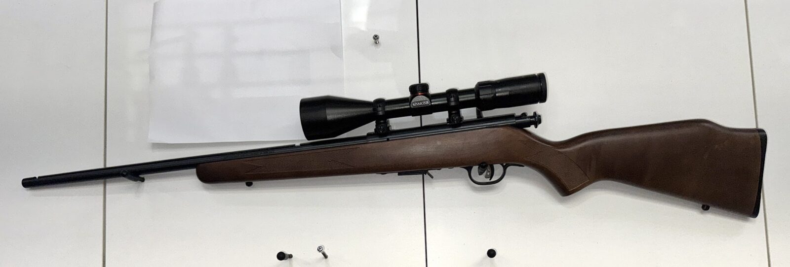 Savage mod 93 , 22 mag , avec scope Simmond ( comme neuf )