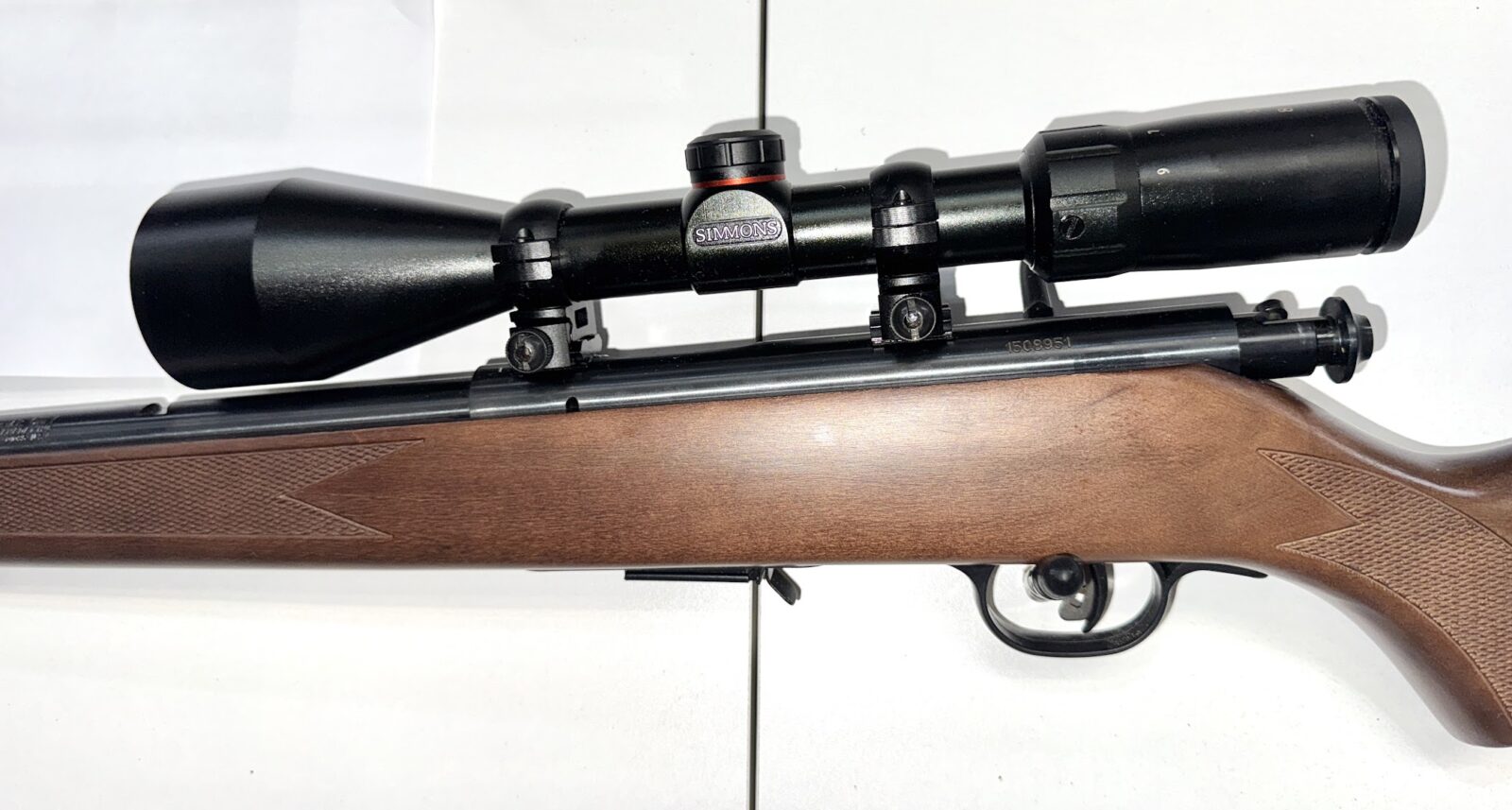 Savage mod 93 , 22 mag , avec scope Simmond ( comme neuf )