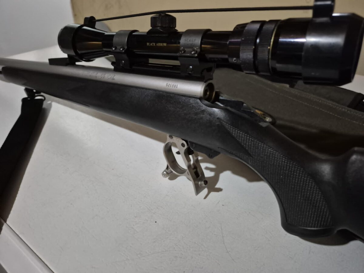 Fusil à poudre noir Thompson Oméga Magnum