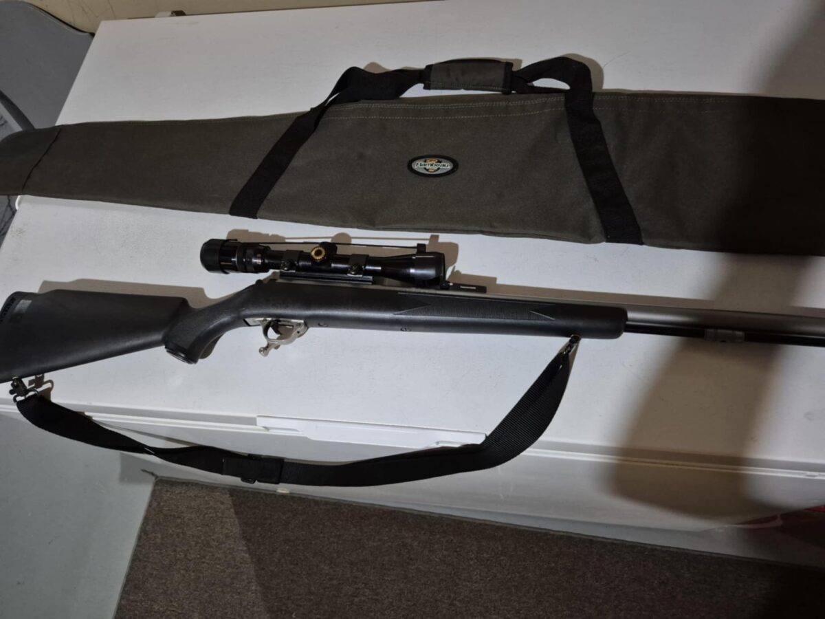 Fusil à poudre noir Thompson Oméga Magnum