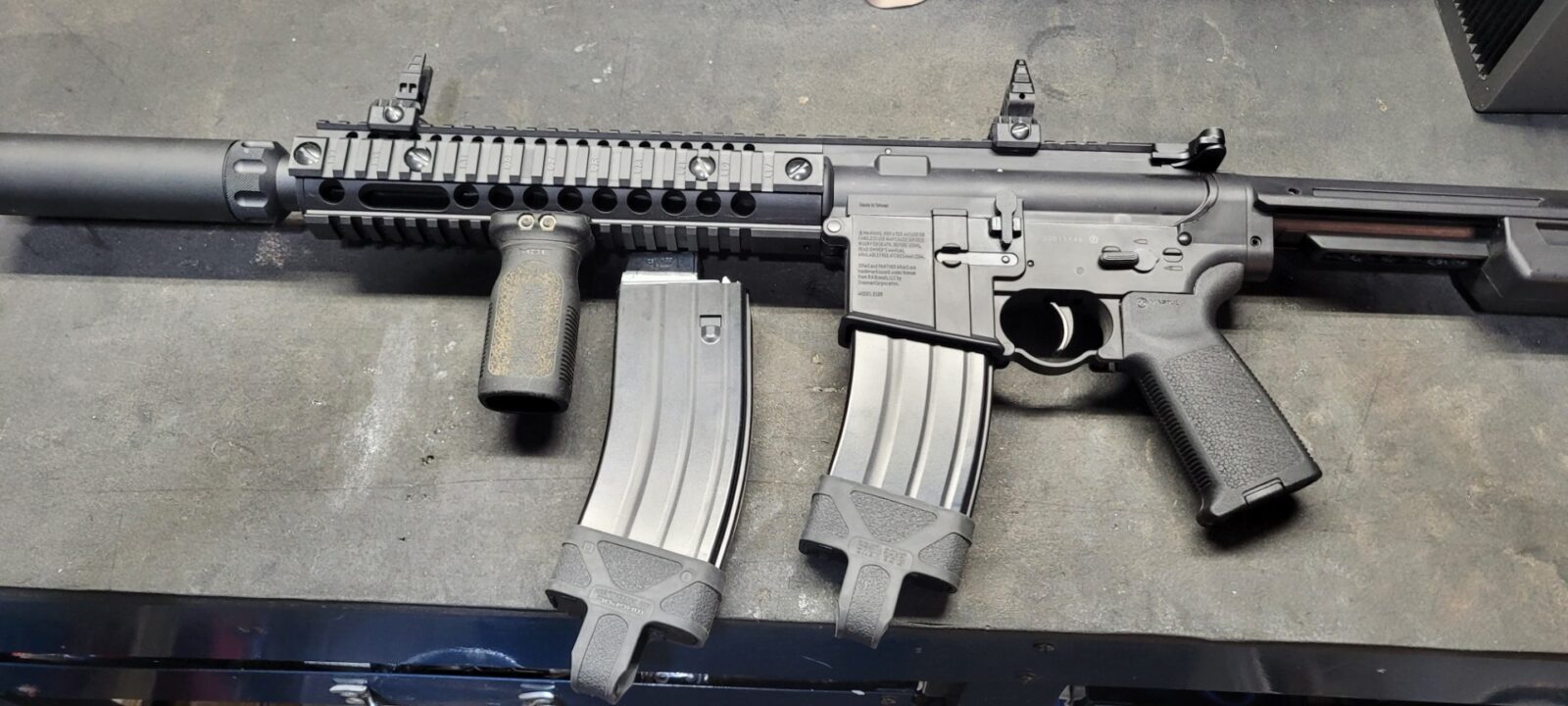 DPMS SBR Full-Auto CO2 Powered Air Rifle – CO2, BB
